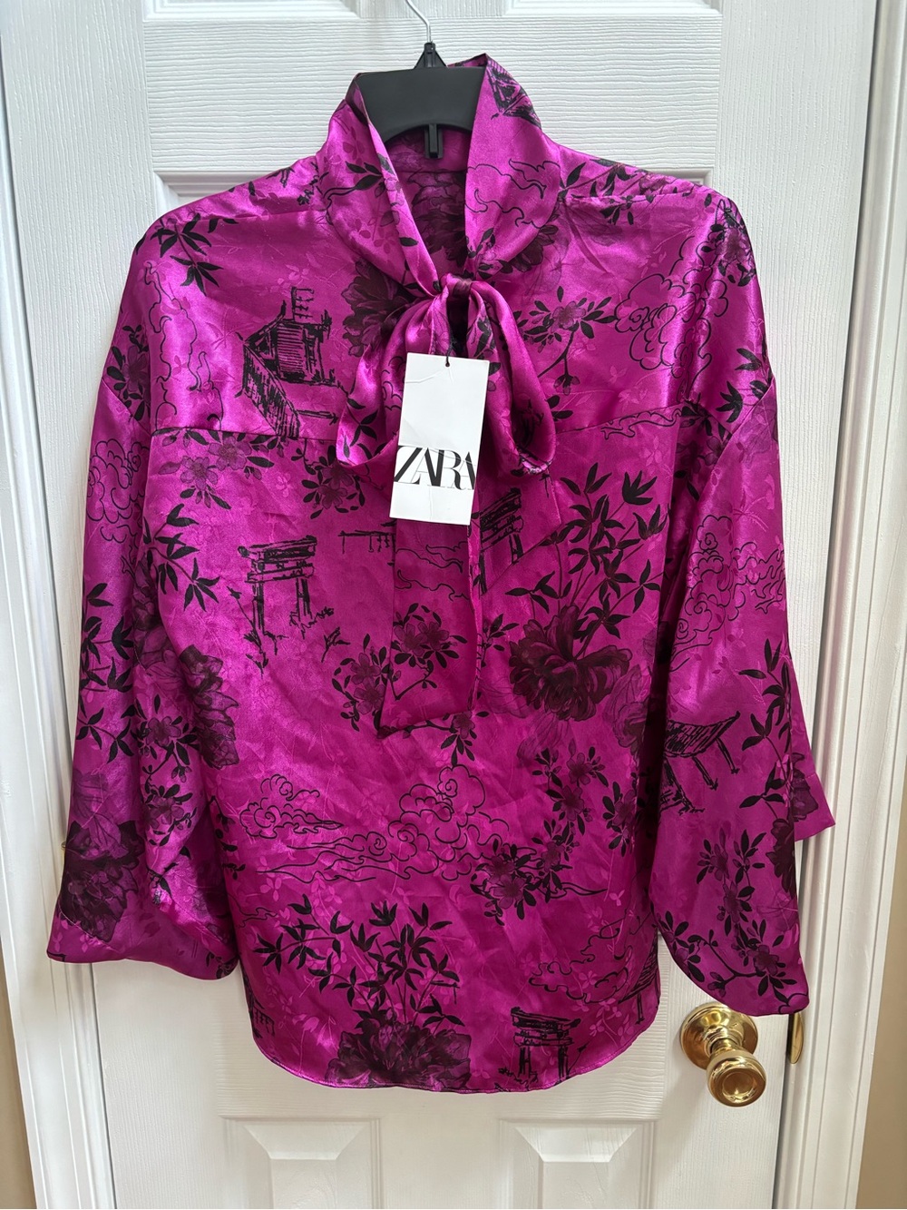 ZARA FUCHSIA & BLACK JACQUARD SATIN LIKE PRINTED JAPANESE BLOUSE, Size XS, NWT - Picture 4 of 6